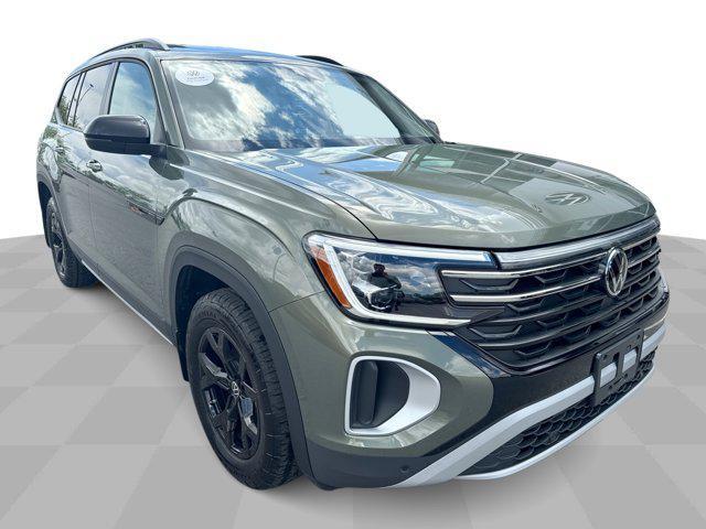 Used cars for sale 2024 Volkswagen Atlas 2.0T SEL, price is 46213, vin 1V2GR2CA9RC590035 in Perrysburg, OH, dealer name is Perrysburg Automall Best Dream car image
