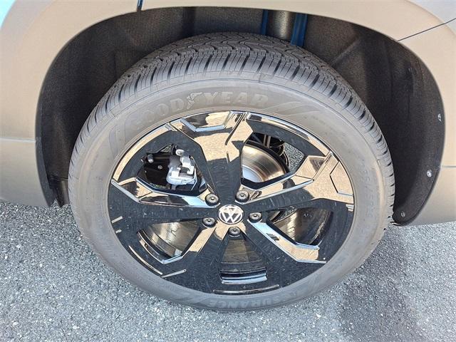 Used cars for sale 2025 Volkswagen Taos 1.5T SEL, price is 38306, vin 3VV4C7B22SM041067 in Toms River, NJ, dealer name is Toms River Volkswagen Best Dream car image