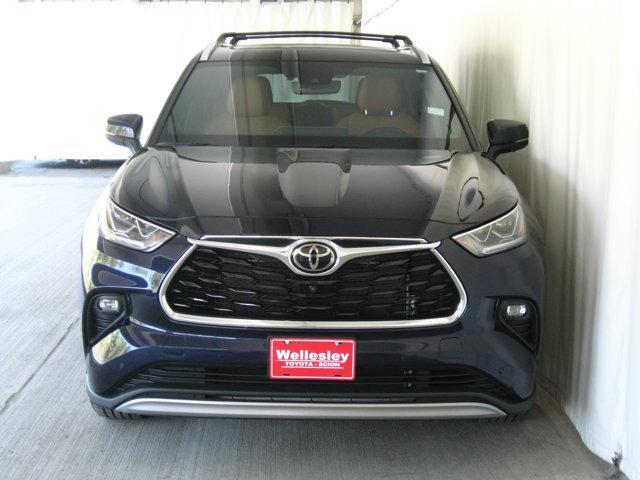 Used cars for sale 2022 Toyota Highlander Platinum, price is 39990, vin 5TDFZRBH3NS207185 in Wellesley, MA, dealer name is Wellesley Toyota Best Dream car image