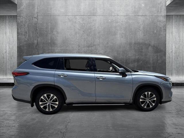 Used cars for sale 2022 Toyota Highlander XLE, price is 34994, vin 5TDGZRAH3NS108792 in Austin, TX, dealer name is AutoNation Toyota South Austin Best Dream car image