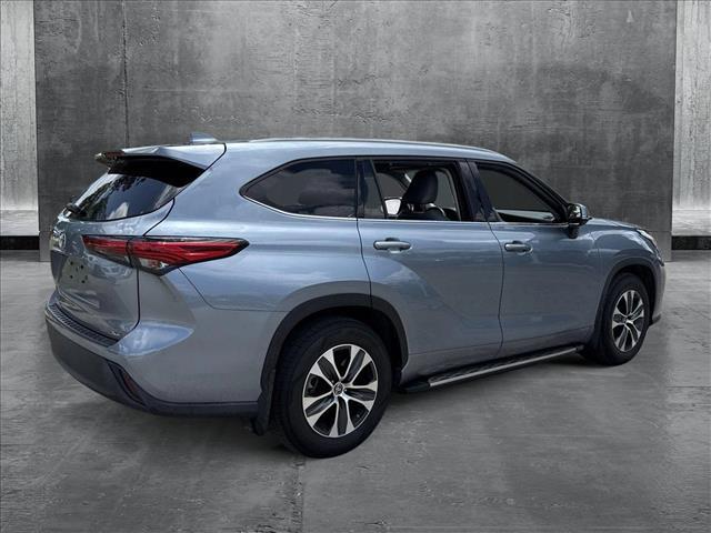 Used cars for sale 2022 Toyota Highlander XLE, price is 34994, vin 5TDGZRAH3NS108792 in Austin, TX, dealer name is AutoNation Toyota South Austin Best Dream car image