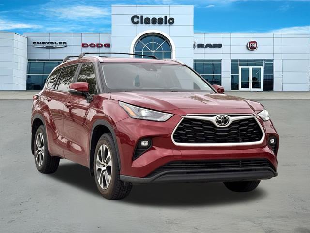 Used cars for sale 2023 Toyota Highlander L, price is 34992, vin 5TDKDRAH3PS011474 in Arlington, TX, dealer name is Classic Chrysler Dodge Jeep Ram Fiat Best Dream car image
