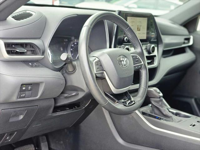 Used cars for sale 2024 Toyota Highlander LE, price is 41250, vin 5TDKDRAH7RS530904 in Dallas, TX, dealer name is Southwest Kia Best Dream car image