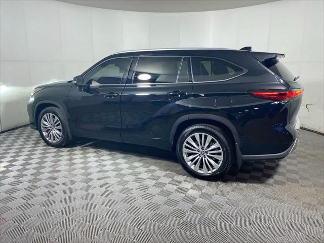 Used cars for sale 2023 Toyota Highlander Platinum, price is 44990, vin 5TDKDRBH3PS005432 in Greenwood, IN, dealer name is Hubler Acura Best Dream car image