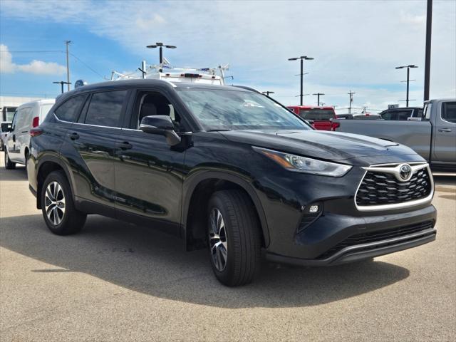 Used cars for sale 2024 Toyota Highlander XLE, price is 43300, vin 5TDKDRBH4RS542474 in Elmhurst, IL, dealer name is Al Piemonte Buick GMC Best Dream car image