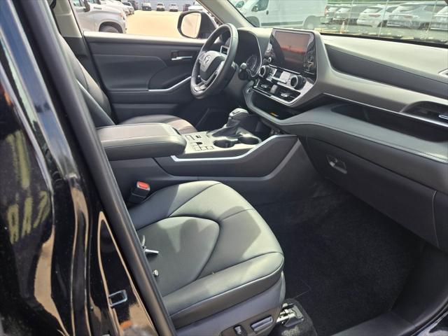 Used cars for sale 2024 Toyota Highlander XLE, price is 43300, vin 5TDKDRBH4RS542474 in Elmhurst, IL, dealer name is Al Piemonte Buick GMC Best Dream car image
