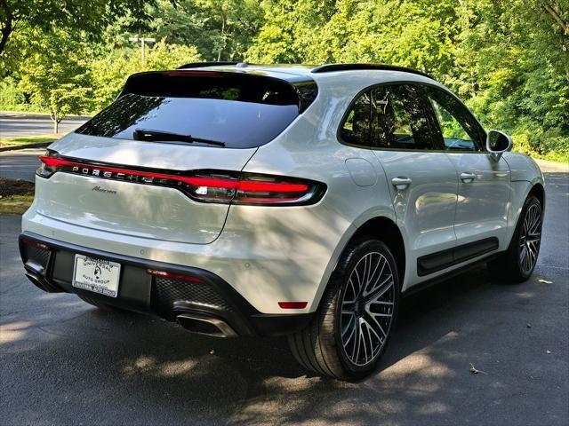 Used cars for sale 2022 Porsche Macan Base, price is 42495, vin WP1AA2A50NLB05990 in Silver Spring, MD, dealer name is Universal Auto Group Best Dream car image